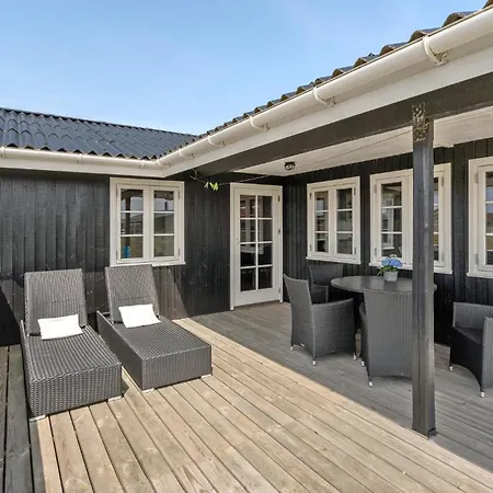 3 Bedroom Gorgeous In Hvide Sande Nyaraló Bjerregård